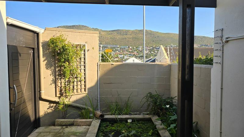 6 Bedroom Property for Sale in Fish Hoek Western Cape